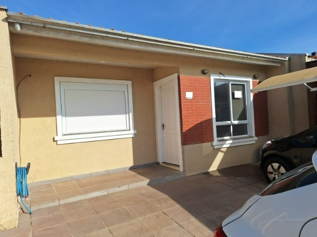 Casa Condomínio, com 79m², 3 dormitórios no bairro Distrito Industrial em Cachoeirinha para Comprar