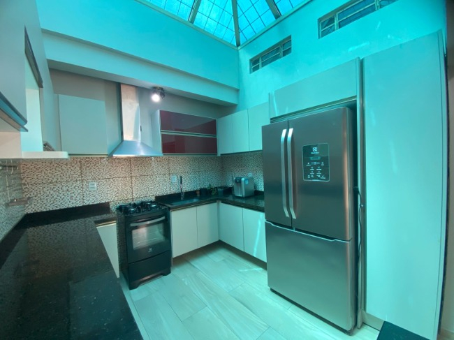 Casa, com 190m², 4 dormitórios no bairro Vila Silveira Martins em Cachoeirinha para Comprar