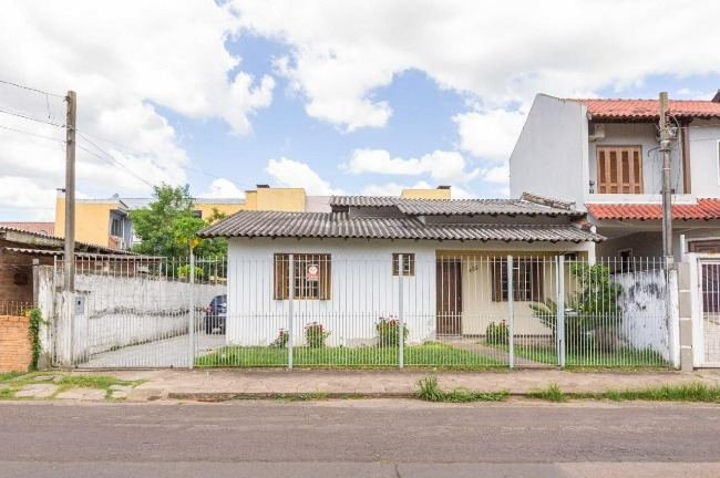Casa, com 210m², 3 dormitórios no bairro Vila Cachoeirinha em Cachoeirinha para Comprar