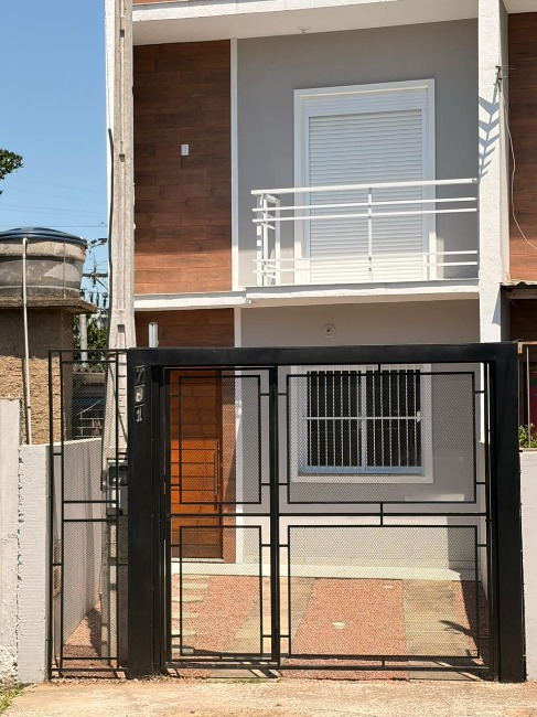 Sobrado, com 69m², 2 dormitórios no bairro Vila Vista Alegre em Cachoeirinha para Comprar