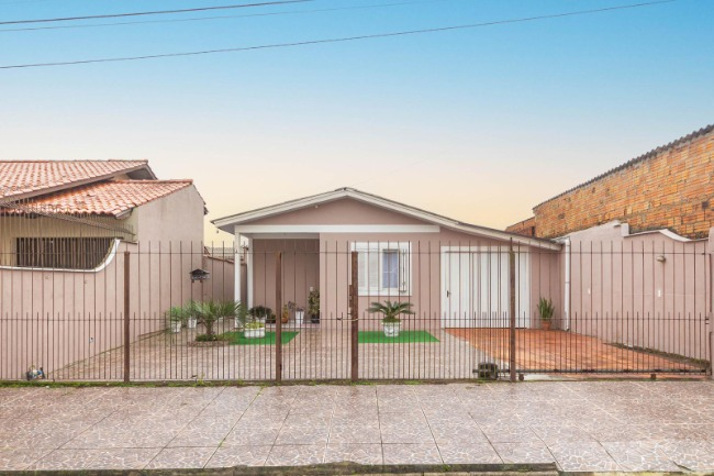 Casa, com 130m², 2 dormitórios no bairro Parque Granja Esperança em Cachoeirinha para Comprar
