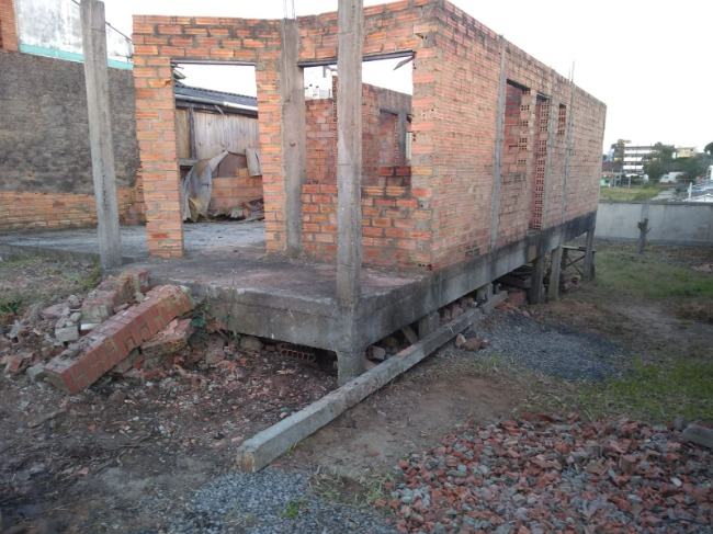 Terreno, com 304m² no bairro Vila Monte Carlo em Cachoeirinha para Comprar