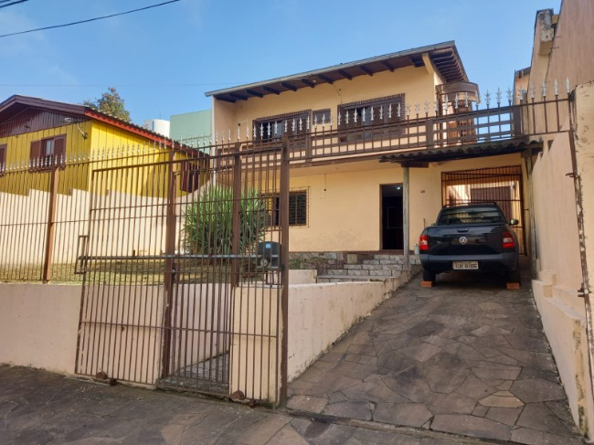 Sobrado, com 190m², 3 dormitórios no bairro Vila Silveira Martins em Cachoeirinha para Comprar