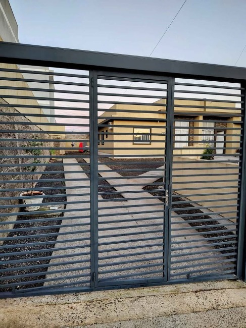 Casa, com 110m², 3 dormitórios no bairro Jardim do Bosque em Cachoeirinha para Comprar