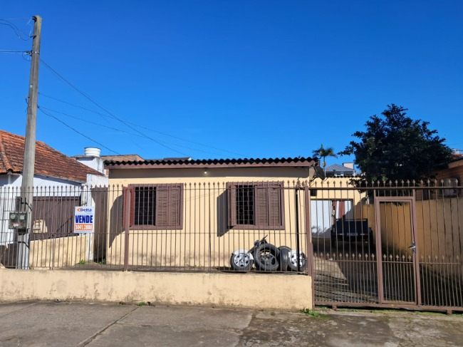 Casa, com 160m², 3 dormitórios no bairro Vila Silveira Martins em Cachoeirinha para Comprar