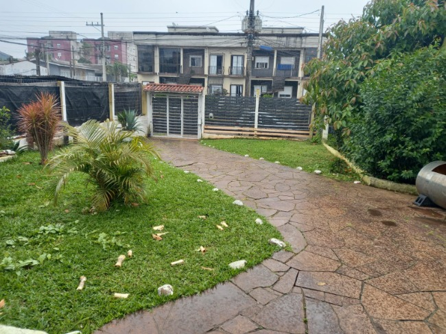 Sobrado, com 210m², 3 dormitórios no bairro Vila Parque Brasilia em Cachoeirinha para Comprar