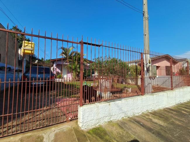 Casa, com 140m², 3 dormitórios no bairro Vila Bom Princípio em Cachoeirinha para Comprar